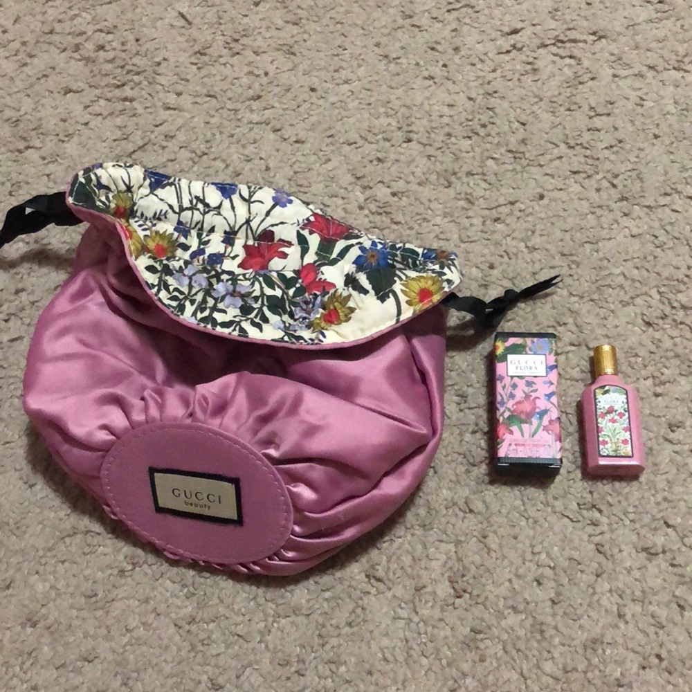 Gucci Flora Satin Pouch & Perfume Gift Set